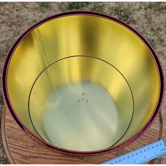 The Nutcracker Wind-Up Musical Tin Carousel w/4 Windows and 6 Compartments w/Lid - Picture 11 of 13